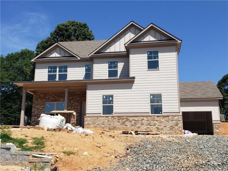 Labb Homes Last Chance at Lake Rockwell in Winder